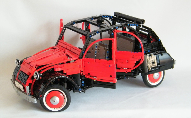 Illustration for article titled This Lego Citroën 2CV Is Nearly As Sophisticated As An Actual 2CV